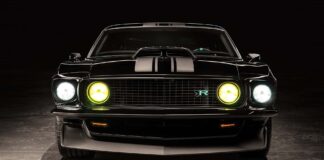 Ringbrothers представили Royal Kicking Mustang: 800 HP Retro-Futurism