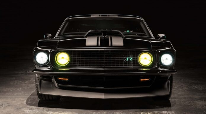 Ringbrothers Раскрыл Королевского Пинающего Mustang: 800 Л.с. Ретро-Футуризм