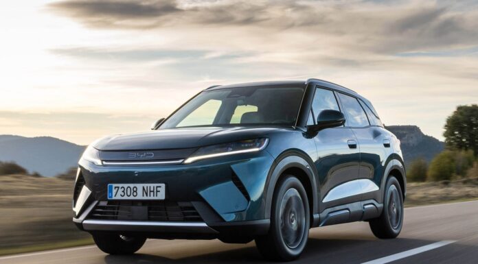 BYD Atto 2 DM-i: практичний гібридний кросовер