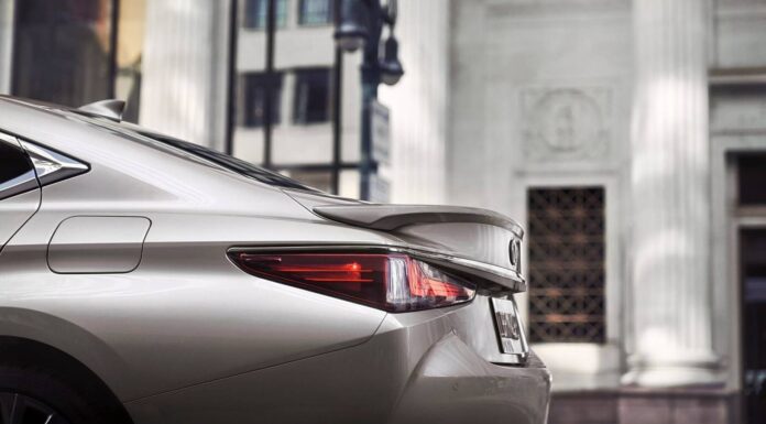 Lexus лідирує за паливною ефективністю серед автомобілів преміум-класу: порівняння ES 300h, NX 450h+ та UX