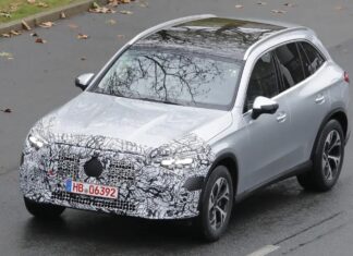 Mercedes-Benz GLC: Pierwsze spojrzenie na lifting i aktualizacje technologiczne na rok 2026