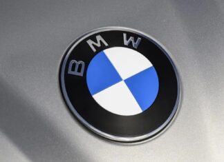 BMW hájí model předplatného, odmítá vylepšení výkonu