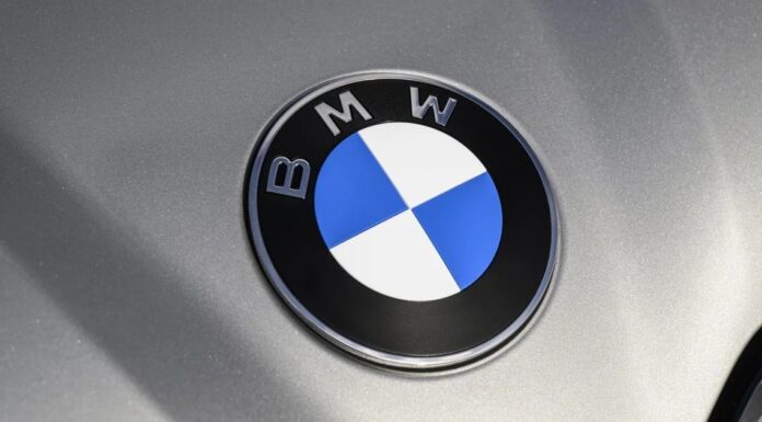 BMW захищає модель підписки, відкидає підвищення продуктивності