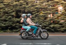 10 motocyklů, které nezničí váš rozpočet (ani záda)