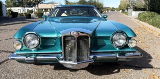 Stutz Blackhawk Willieho Mayse z roku 1977: Příklad automobilového excesu do aukce