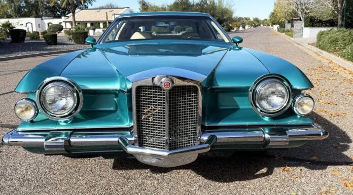 Stutz Blackhawk Віллі Мейса 1977 року: приклад автомобільної надмірності, виставлений на аукціон