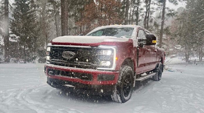 2026 Ford F-250: перші враження від оновленого позашляховика з кабіною