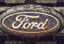 Ford hlásí v roce 2025 ztrátu 8,2 miliardy dolarů kvůli problémům s elektromobily, clům