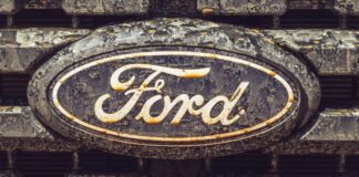 Ford hlásí v roce 2025 ztrátu 8,2 miliardy dolarů kvůli problémům s elektromobily, clům