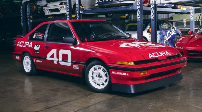 Acura Відзначає 40-річчя в США з Гоночним Integra з Оригінальним Двигуном