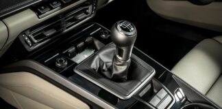 Porsche desarrolla una caja de cambios manual híbrida para salvar la palanca de cambios