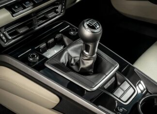 Porsche vyvíjí hybridní manuální převodovku, aby ušetřil manuály