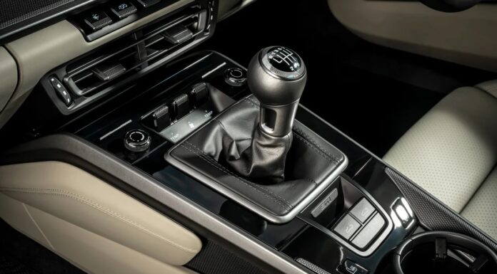 Porsche Розробляє Гібридну Механічну Коробку Передач, Щоб Врятувати Механіку