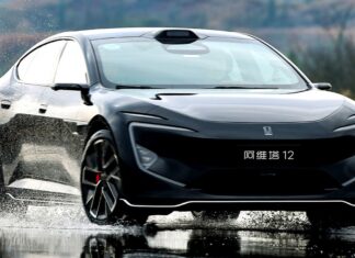 Čínský automobilový trh: Domácí propad, exportní boom