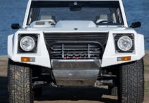 Rambo Lambo: Vzácné Lamborghini LM002 z roku 1990 do aukce