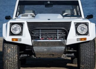 Rambo Lambo: Vzácné Lamborghini LM002 z roku 1990 do aukce
