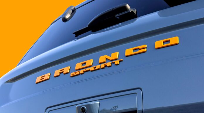 Ford Відкликає 1,7 Мільйона Автомобілів через Несправності Камери Заднього Виду