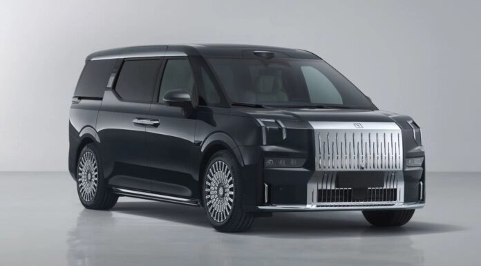 Zeekr 009 Minivan: Більше 900 Кінських Сил у Китаї