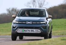 El crecimiento de Dacia en el Reino Unido está limitado por el mandato de vehículos eléctricos, los modelos futuros desbloquearán las ventas