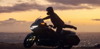 Motocykly, které mechanici vidí méně: Proč zlaté křídlo Honda dominuje spolehlivosti při cestování