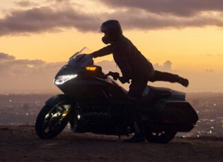 Motocykly, které mechanici vidí méně: Proč zlaté křídlo Honda dominuje spolehlivosti při cestování