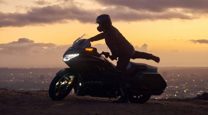 Мотоцикли, які механіки бачать рідше Всього: Чому Honda Gold Wing Домінує в Надійності в Турингу
