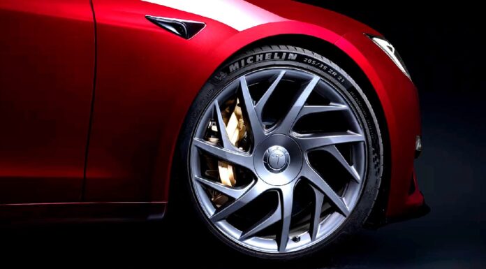 Tesla вводить штраф у розмірі $50 000, щоб заборонити перепродаж лімітованих моделей