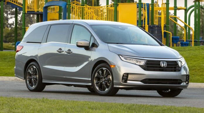 Honda відкликає 440 000 Odyssey через мимовільне спрацювання подушок безпеки