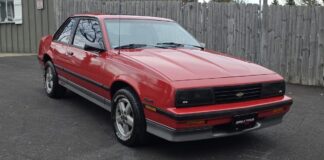 Nostalgie na kolech: Neposkvrněný Chevrolet Cavalier Z24 z roku 1986 v aukci