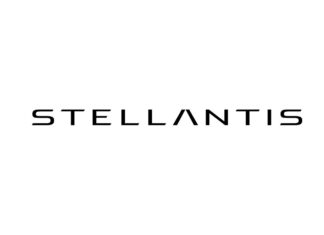 Stellantis stahuje přes 40 000 vozů ve Spojeném království kvůli riziku požáru u mírných hybridů