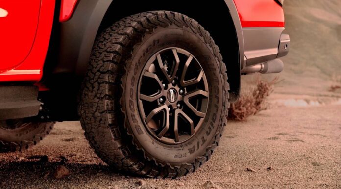 Середньорозмірний бунтар: як Ford Ranger Raptor долає розрив між практичністю та потужністю