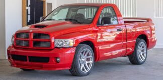 Snake in a pickup Truck: Dodge Ram SRT-10 (2005)