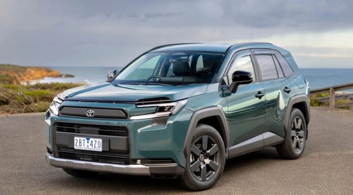 Toyota різко знижує виробничі плани