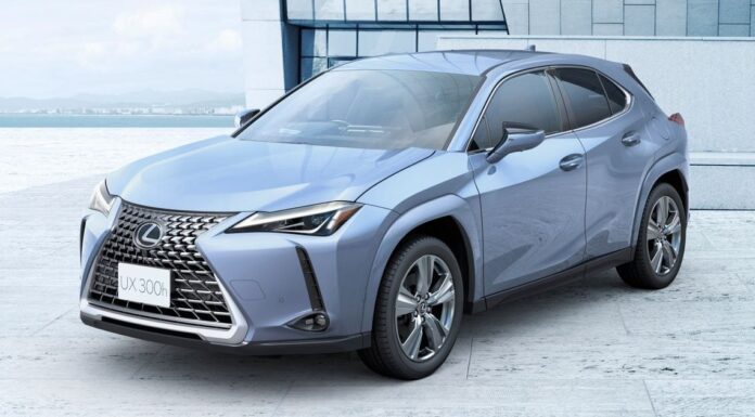 Lexus UX: Кінець близький, але наступного кроку немає