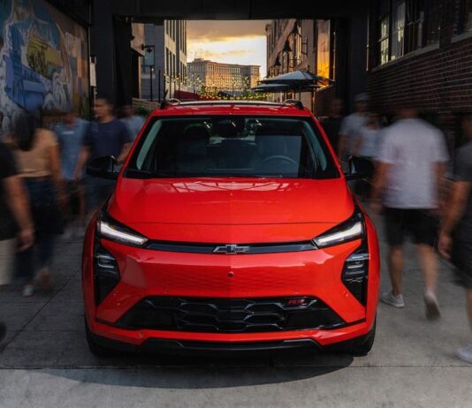 Chevrolet Bolt 2026 года стал лучшим доступным электромобилем года
