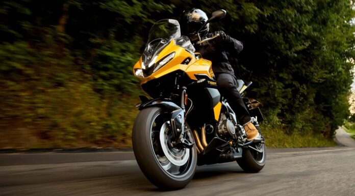 Triumph Tiger Sport 800 исправляет ошибки, с которыми не справилась Япония