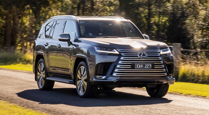 Огляд нового гібридного позашляховика Lexus LX700h (2026)