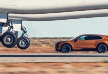 Як Porsche Cayenne Electric обігнав найбільший літак у світі
