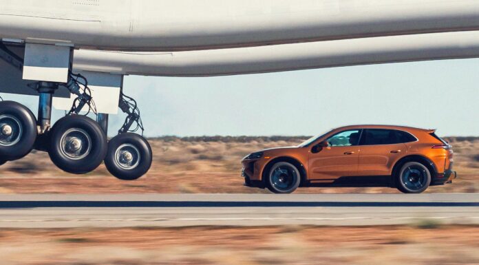 Як Porsche Cayenne Electric обігнав найбільший літак у світі