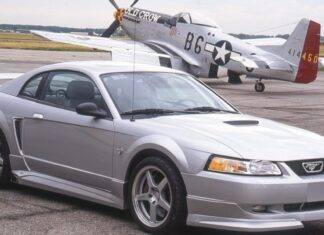 Roush P-51 проти Mustang Stage 3: Історія двох машин