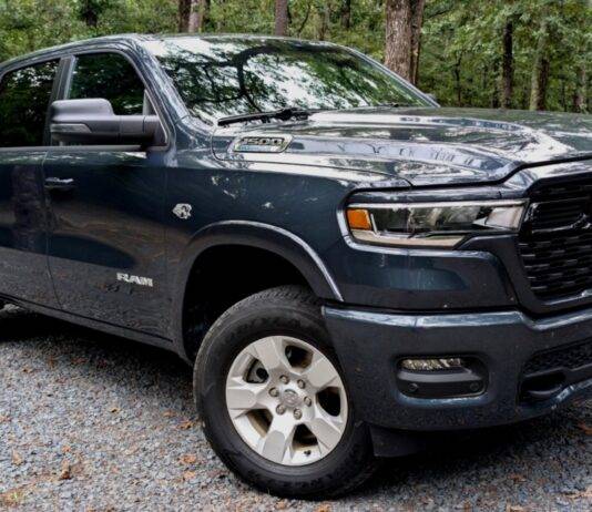 Ram відмовляється від системи mild-hybrid eTorque для 5.7-літрового Hemi у моделі 2027 року
