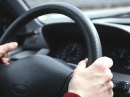 Почему рулевое колесо трудно поворачивается: Краткое руководство