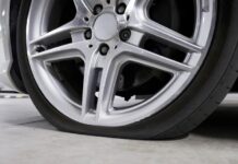 Чому у вашому новому автомобілі немає запасного колеса і що з цим робити