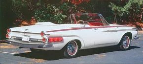 Визначаємо рік випуску Dodge Polara 500 за конструкцією задніх ліхтарів