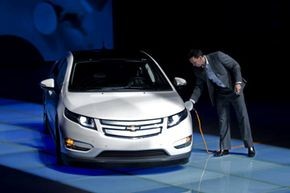 Ефективність гібридів, що підключаються: Порівняння Chevrolet Volt і Prius PHV