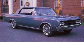 Перший справжній Маслкар: Як Oldsmobile відбила ініціативу у Pontiac
